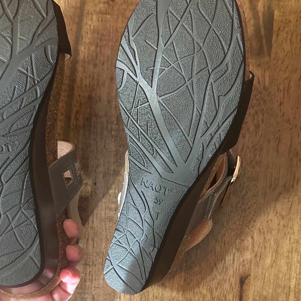 Naot Women's Black and Taupe Cutout Strap Sandals Size 39 Size 8/8.5 - Picture 8 of 12